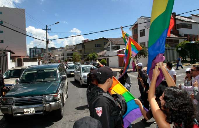 colectivos-trans%C2%A0se-quejan-de-indefension-y-ridiculizacion-imagen. silueta x federacion de organizacione slgbt- diane rodriguez- revolucion trans transfemnista.jpg