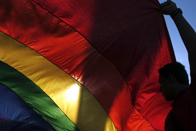 Asilo acelerado en Europa: qué deben saber las personas LGBTIQ+ antes de un posible retorno